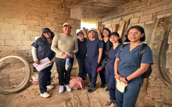 Estudiantes de medicina en proyecto de interculturalidad Universidad Indoamerica Chakra Sana Vinculación con la Sociedad