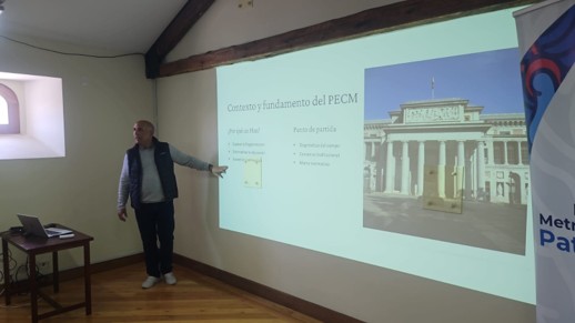 Arq. Yosmel Díaz Pérez comparte reflexiones y experiencias sobre educación patrimonial durante el conversatorio realizado en el Instituto Metropolitano de Patrimonio (IMP)
